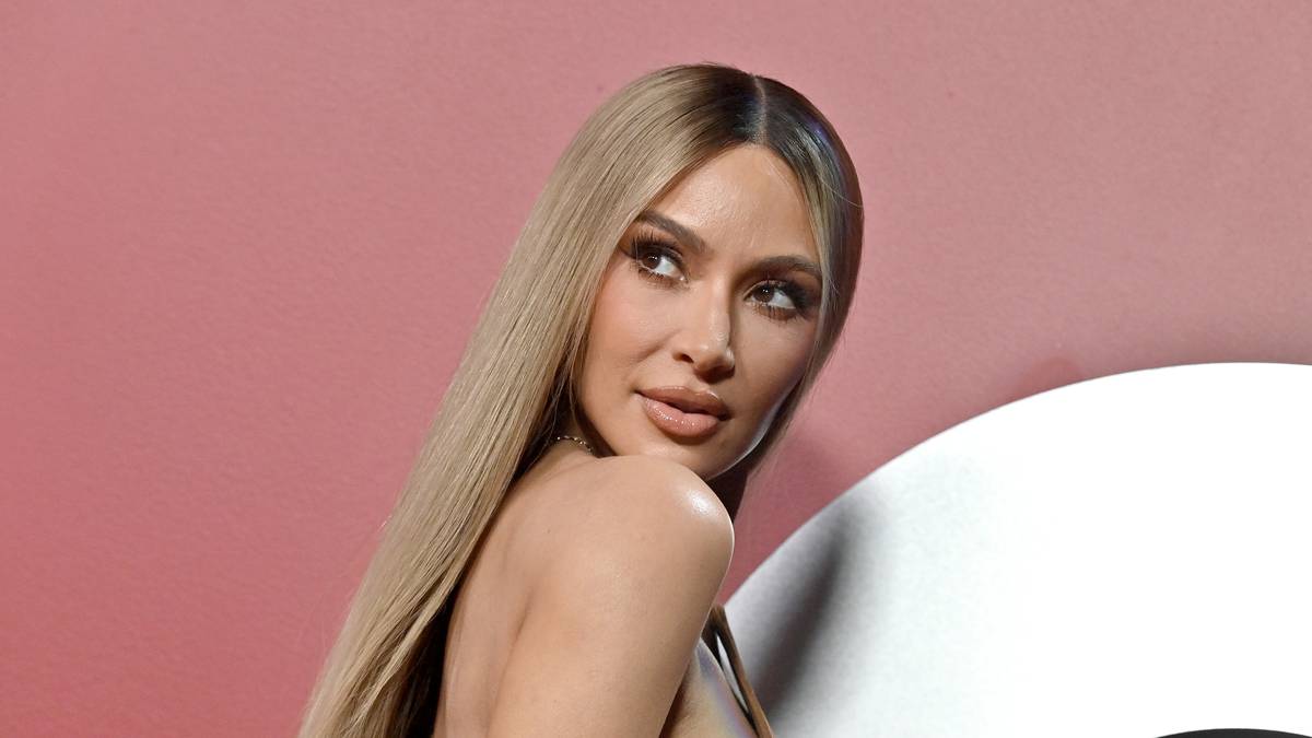 Kim Kardashian sprzedaje torebkę Hermès za 113 000 dolarów: fani zszokowani „brudnym” stanem