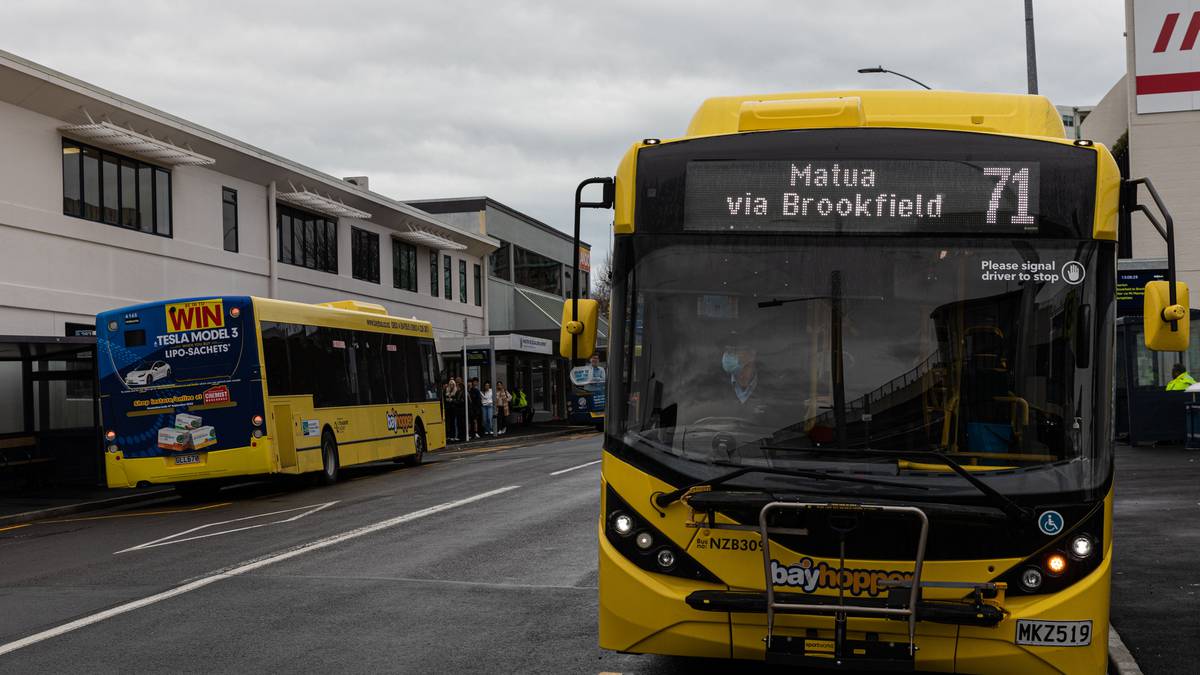 Escasez de conductores de autobús en Tauranga: han llegado reclutas de Fiji y Filipinas, pero el horario aún no vuelve a la normalidad