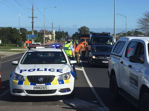 There are checkpoints across Auckland stopping traffic leaving the city. Photo / Khalia Strong