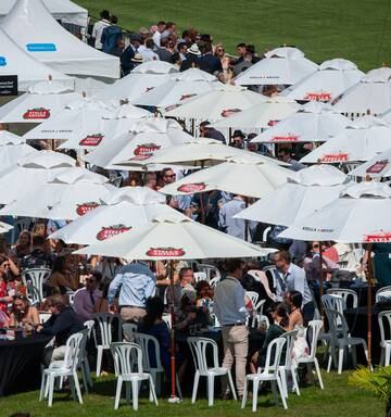 Fashion Compliments Racing At Livamol Classic Bostock New