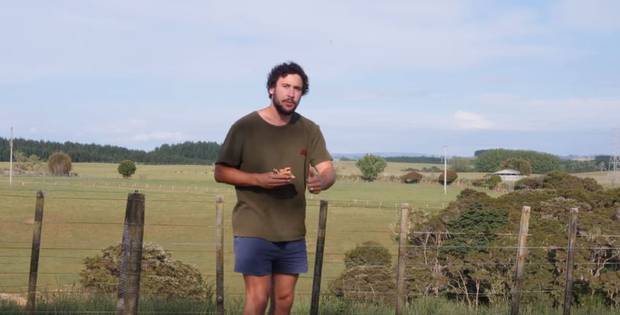How to Dad aka Jordan Watson eating a Kiwi Burger during a sponsored video. Photo / Screenshot