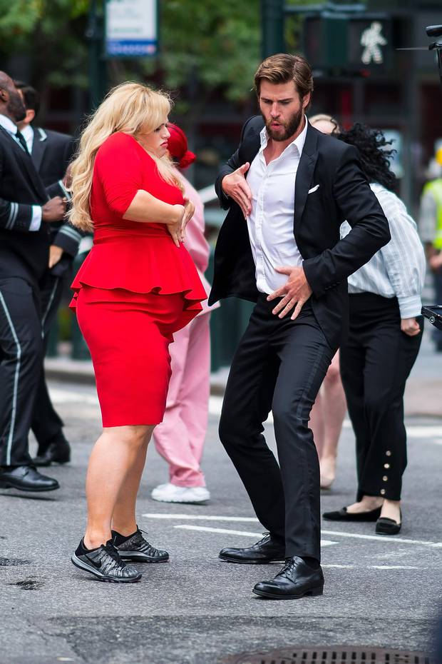 Liam Hemsworth And Rebel Wilson Dance In The Streets Nz Herald