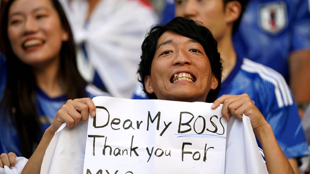 FIFA ワールド カップ: 日本のファンが休暇を交渉する正しい方法について論争を巻き起こす