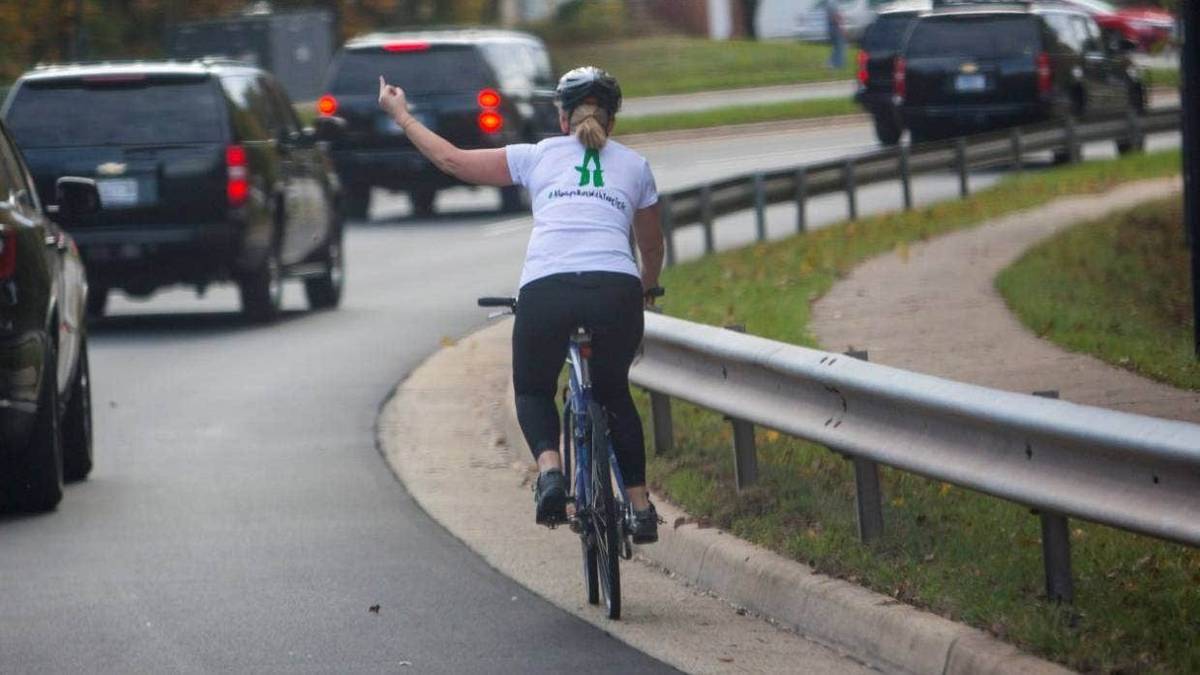 Photo of Fantastic Journey: Le motard qui a renversé Donald Trump rit enfin