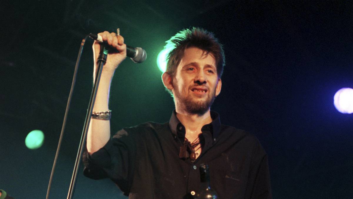 Shane MacGowan, Leadsänger von The Pogues und Preisträger für Alkohol und Schönheit, stirbt im Alter von 65 Jahren
