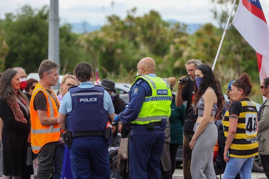 Hikoi protestors in a standoff with police officers at Mercer, on Auckland's southern boundary. Photo / Mike Scott