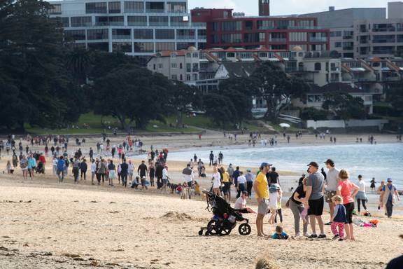 Covid 19 coronavirus: Did lockdown end early on this Auckland beach? Crowds  flock to Takapuna - NZ Herald