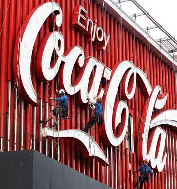 Sydney S Iconic Coke Sign To Be Auctioned For Charity Nz Herald