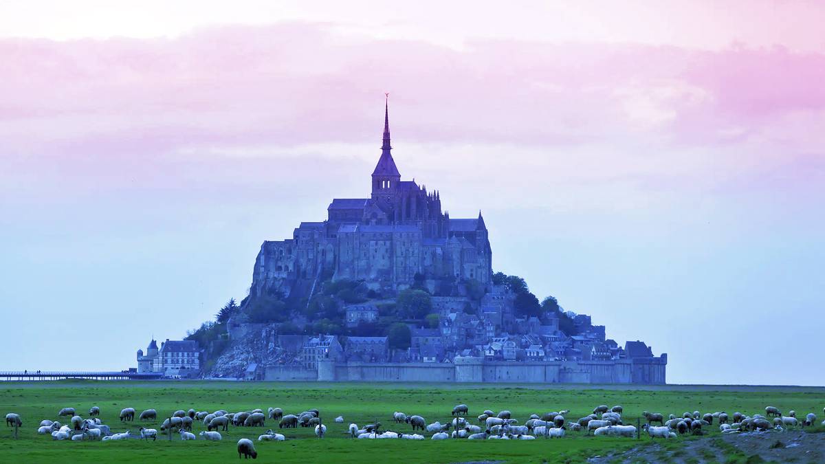 Le Mont Saint-Michel a 1000 ans, la France célèbre comme un château de conte de fées