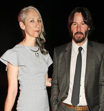Photos That Tell The Story Of Keanu Reeves Not So New Relationship Nz Herald