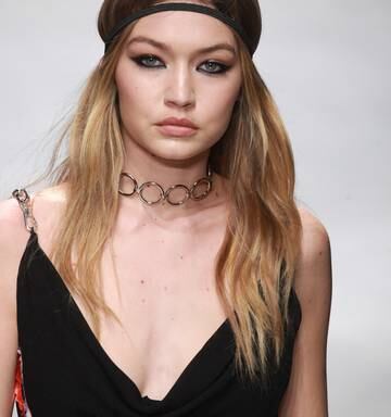 Gigi Hadid S Fashion Week Wardrobe Malfunction Nz Herald