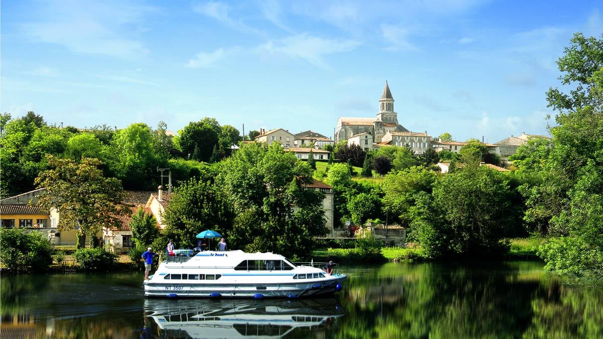 Europe Holidays : Tous à bord pour des vacances en bateau sur la Charente en France