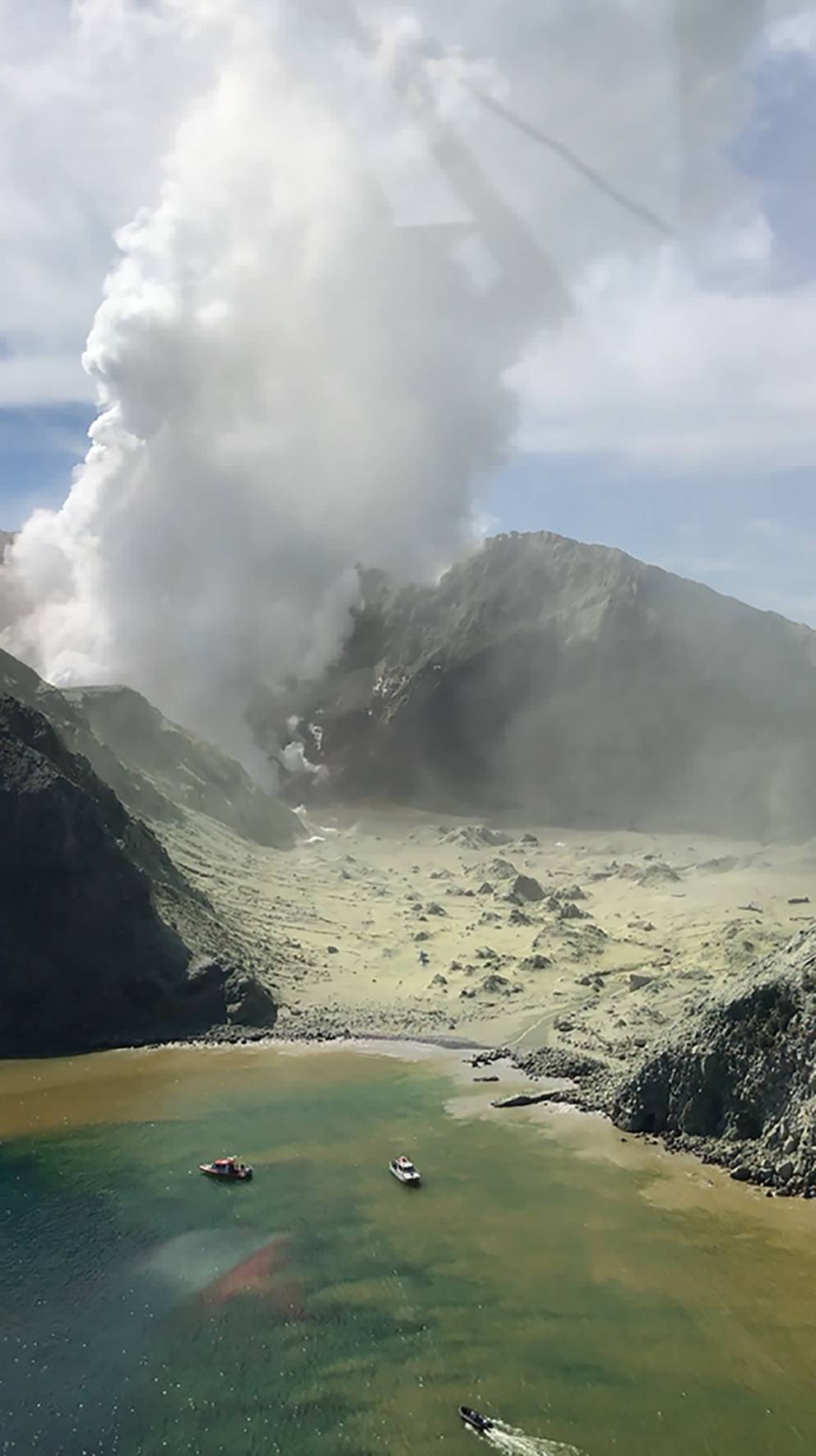 white island tours eruption