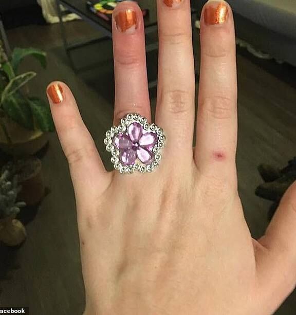 antiek boerderij volleybal Bride's fiance sold their house to buy 'horrible' engagement ring - NZ  Herald