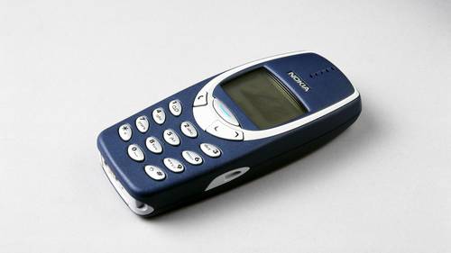 Nokia Relaunches Old School 3310 Phone Complete With The Snake Game Nz Herald