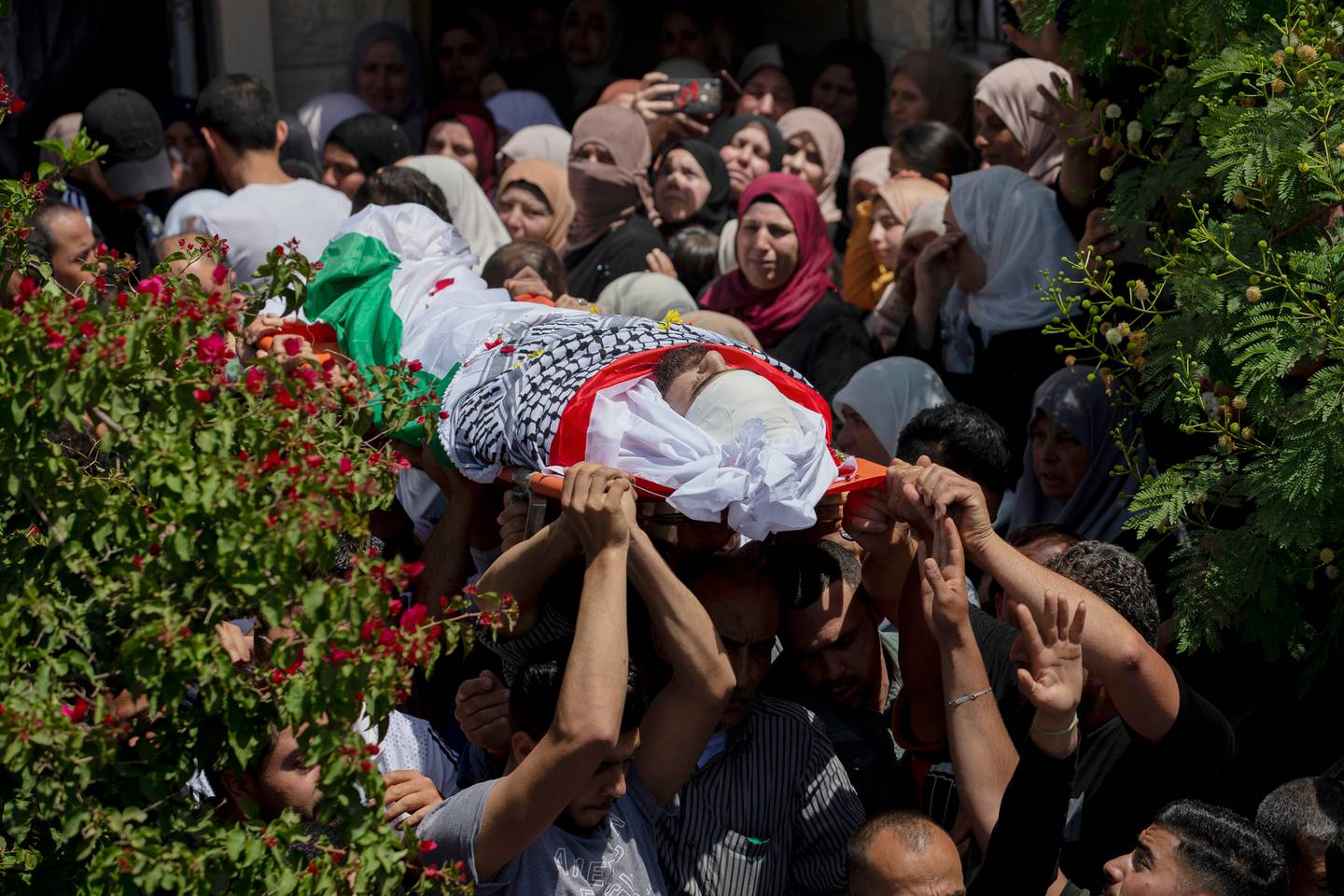 Palestinian mourners carry body of their loved one who was killed in clashes with Israeli forces. Photo / AP