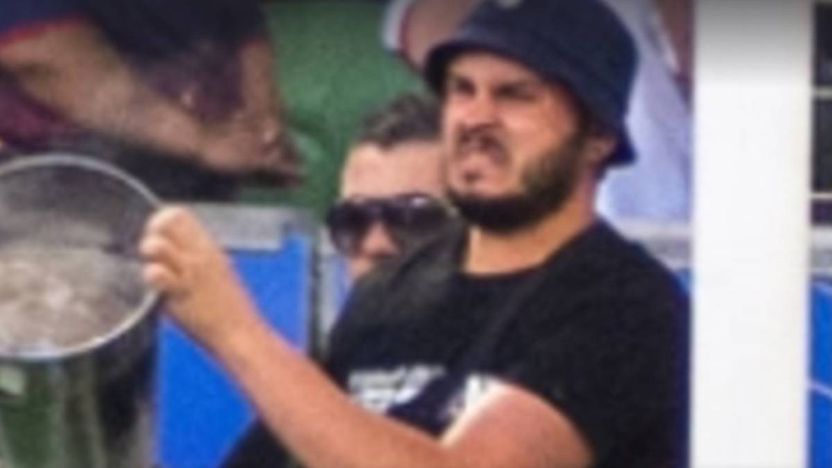 Photo of Fußball: Angeblicher Ersatzmann auf dem Spielfeld in Melbourne von Spielen ausgeschlossen