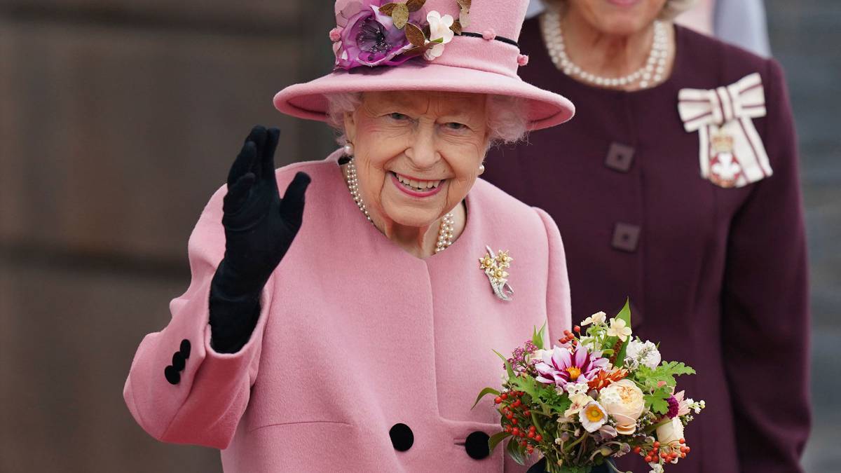 Photo of Daniela Elser: le palais de Buckingham entouré de secret au milieu du drame sur la santé de Queen