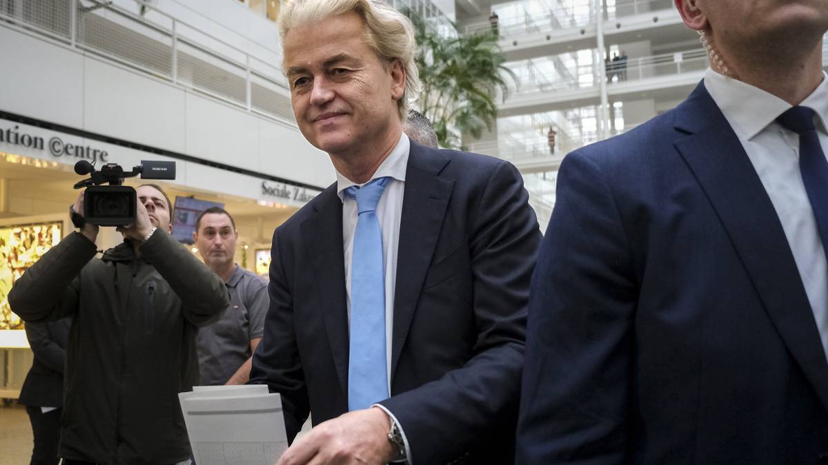 Lider antyislamskiego populizmu Geert Wilders zmierza w Holandii ku wielkiemu zwycięstwu, szokując Europę