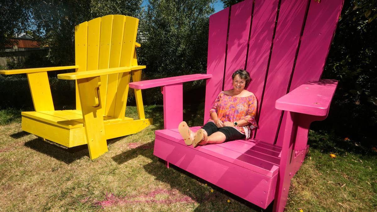 Massive chairs for photos to be installed in Ahuriri ahead of Napier's Art Deco Festival