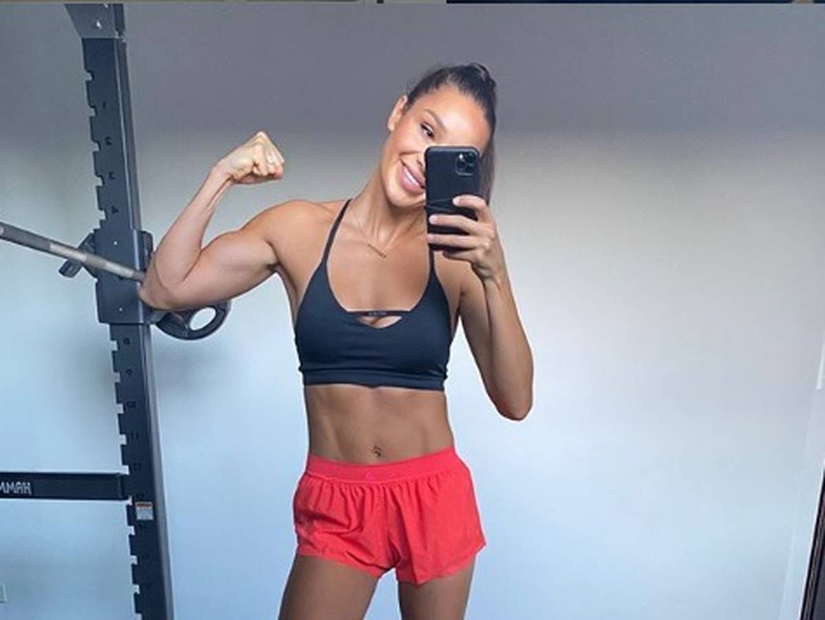 Kayla Itsines ABS