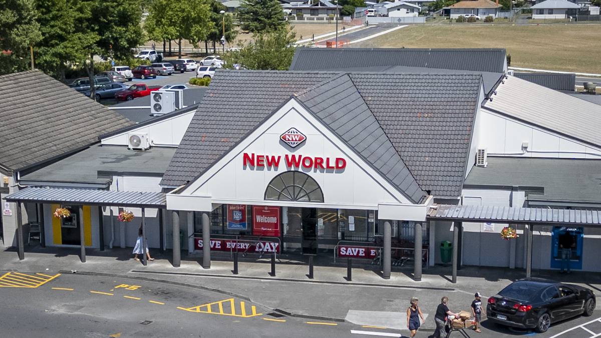 Suburb of more than 10,000 loses only supermarket 