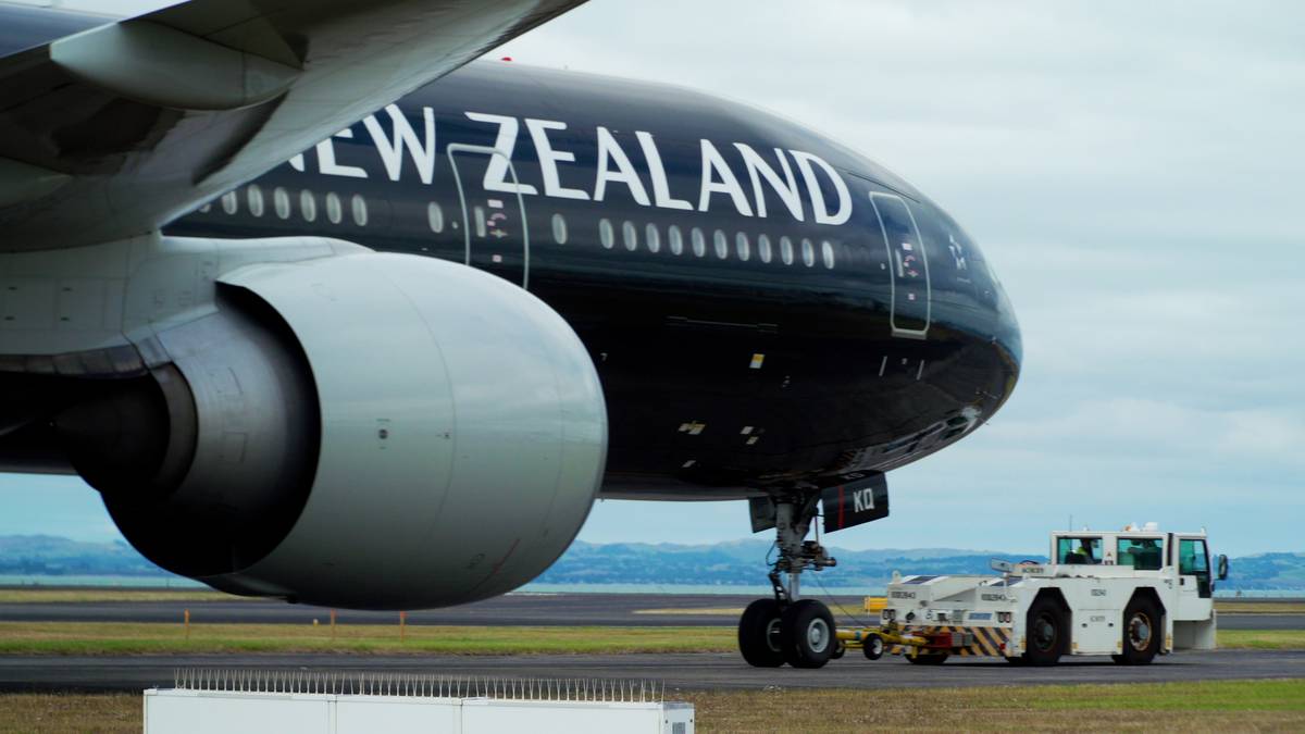 Air New Zealand posts $725 million loss after expenses blow-out