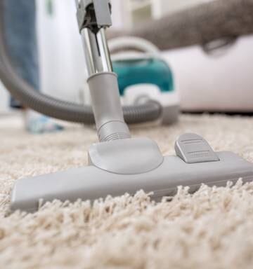 Woman Sold 3990 Vacuum Cleaner By Door To Door Salesperson