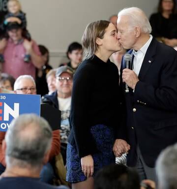 Joe Biden Kisses Granddaughter On Lips During Iowa Rally Nz Herald