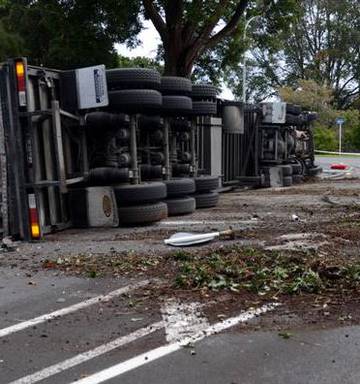 Rescuer Praises Truck Drivers Skill After Crash Nz Herald