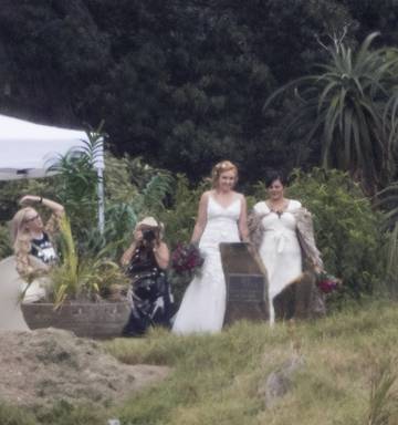 Songbird Anika Moa Ties The Knot Nz Herald