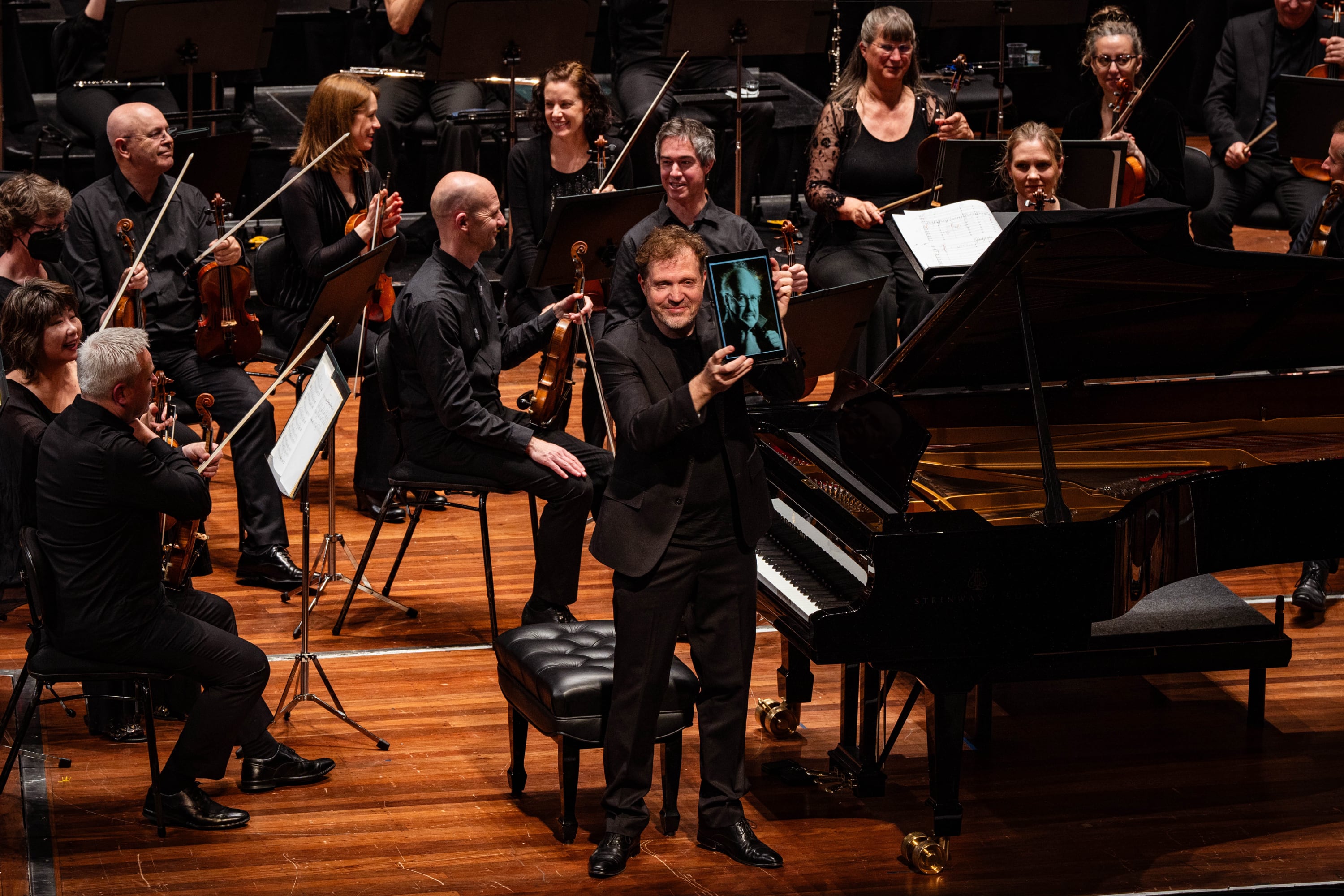 William Dart: New Zealand Symphony Orchestra plays Mozart