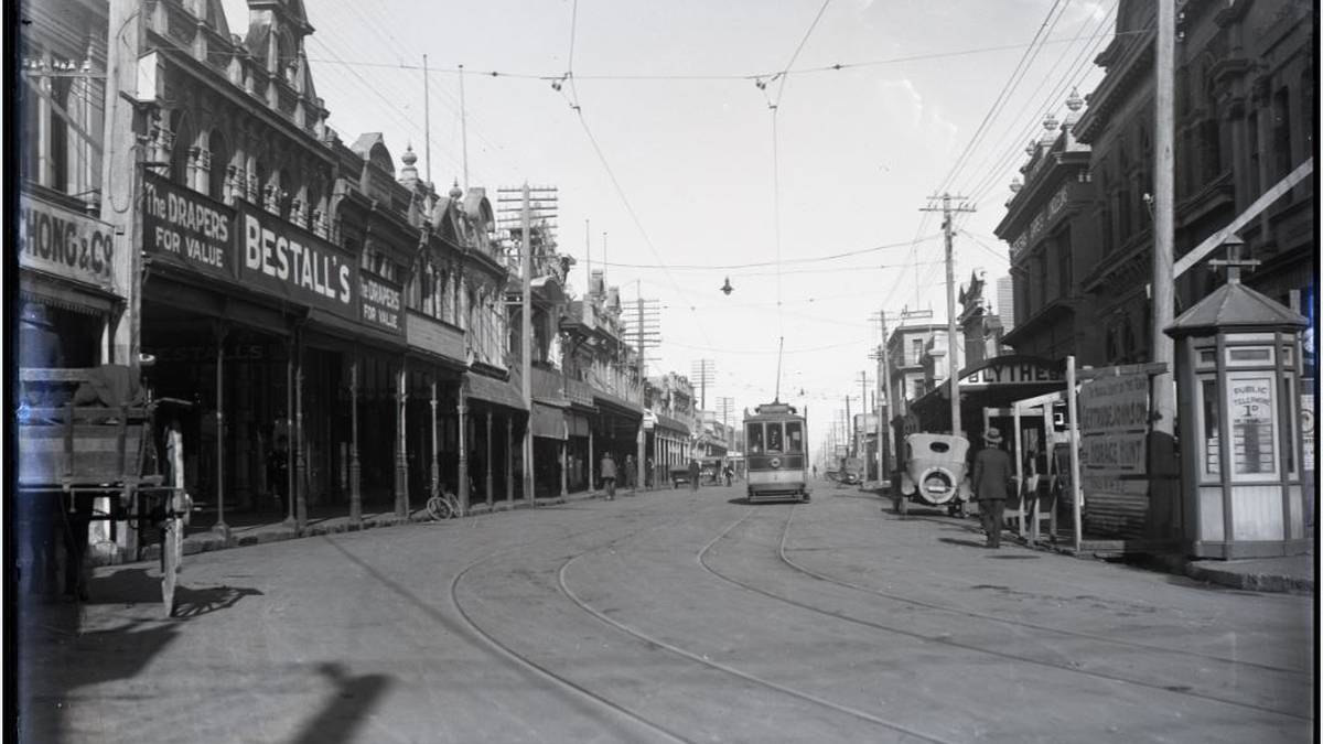 HB Historic: Earthquake stops Napier tram