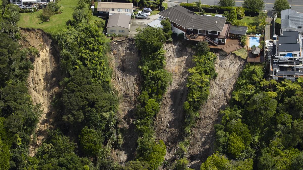 Auckland weather, heavy rain, flooding: Up to four dead