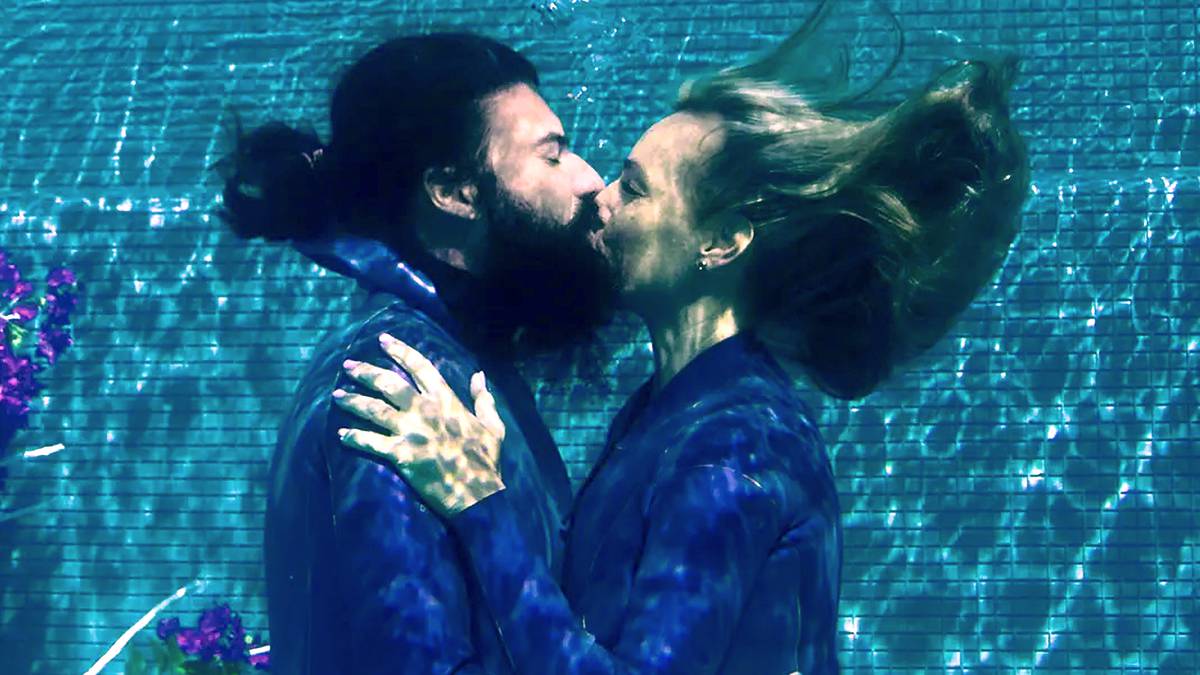 Le plus long baiser sous l’eau: le couple a établi un record dans le livre Guinness des records aux Maldives