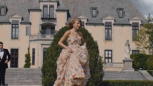 Taylor Swift S Music Video Mansion Destroyed By Fire Nz Herald