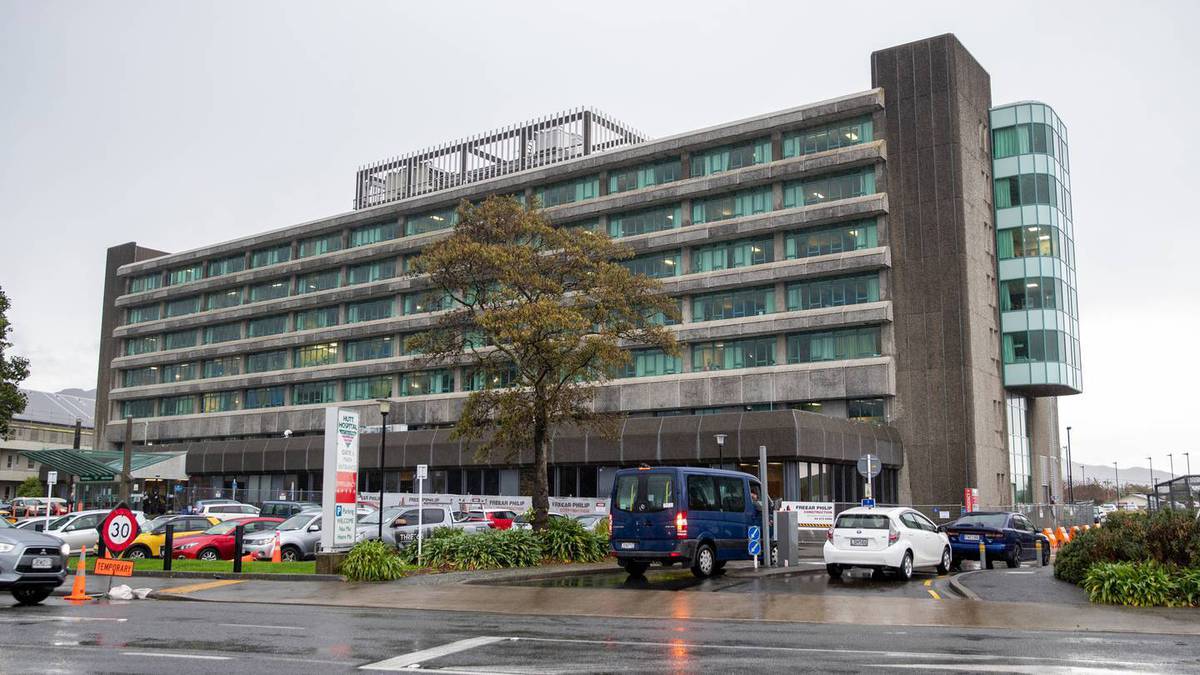 A prefabricated building for Hutt Hospital was proposed after earthquake hazards were discovered