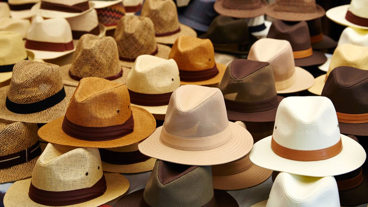 Jefe debe pagar $26,000 a empleado que menospreció por no enderezar sombreros