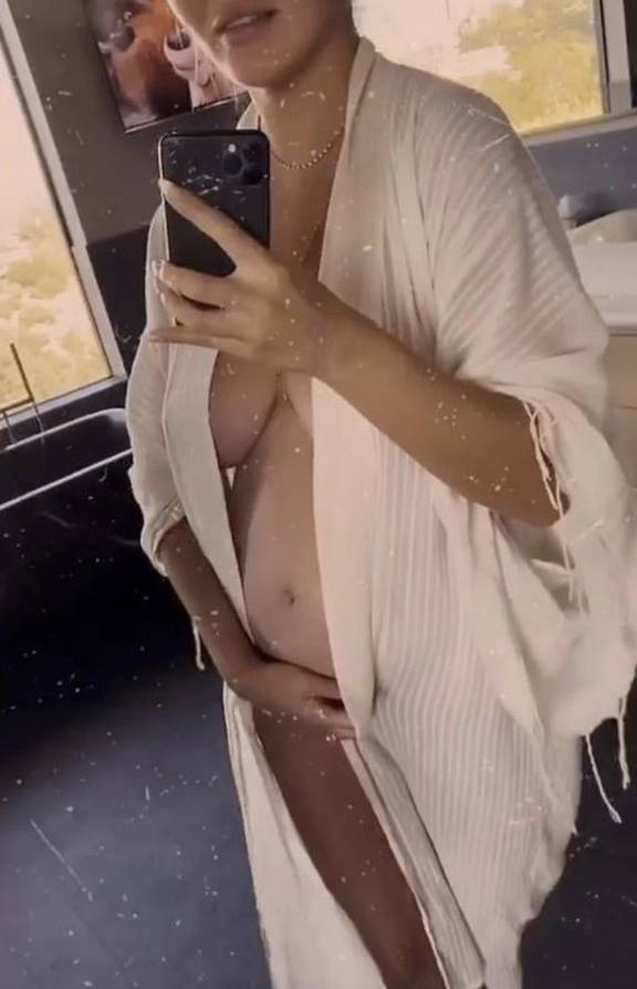 Chrissy teigen leaked nude photos