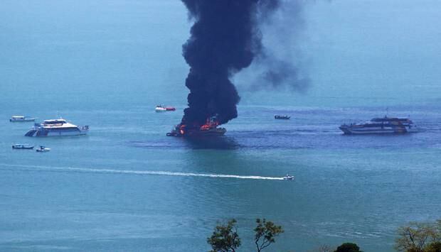 Ferry burning in Malaysia ile ilgili gÃ¶rsel sonucu
