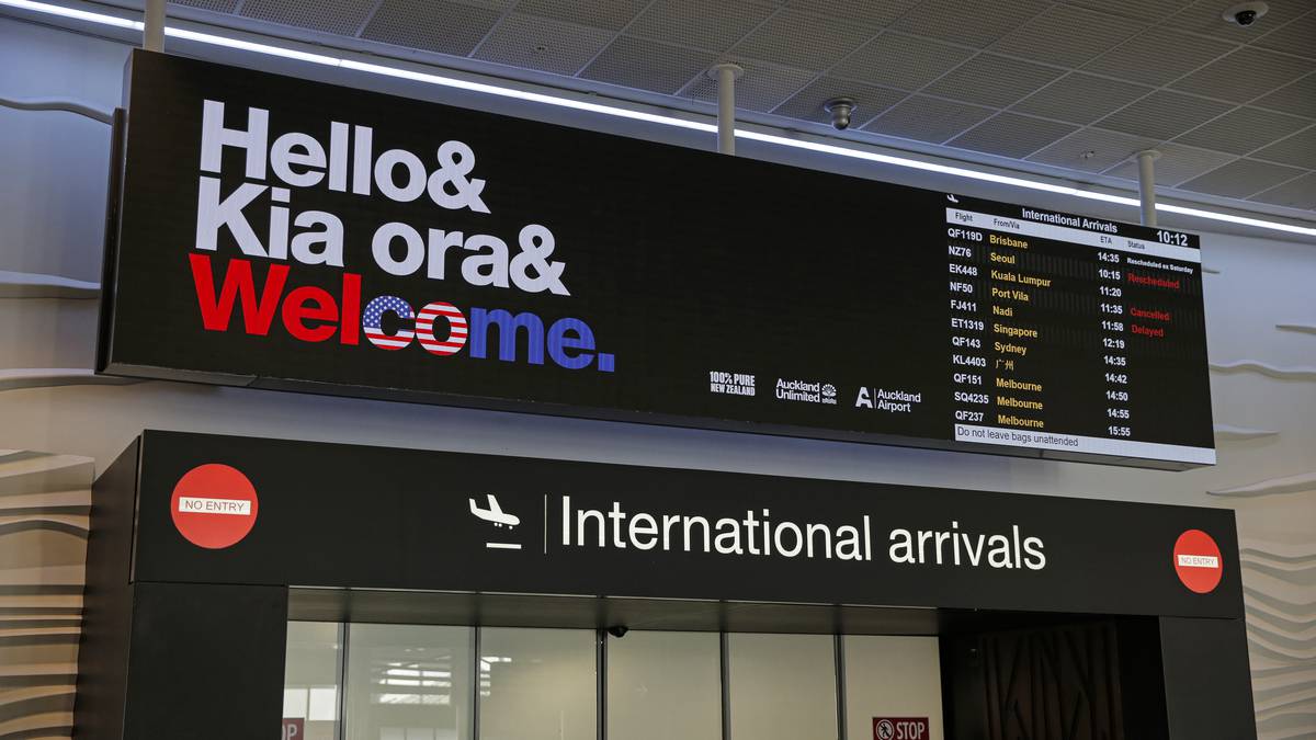 Kiwis making fewer but longer overseas trips - NZ Herald