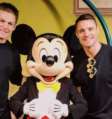 Rugby World Cup All Blacks Legends Dan Carter And Richie Mccaw Meet Mickey Mouse At Tokyo Disneyland Nz Herald