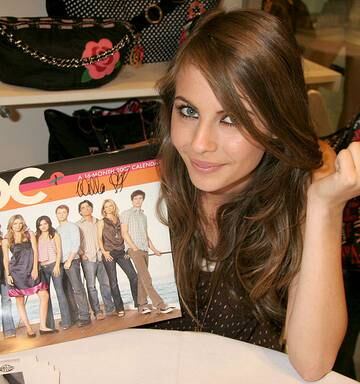 The Oc Star Willa Holland Reveals Crazy Fan Encounter It