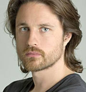 Heath Lends Mate Martin Henderson A Helping Hand Nz Herald