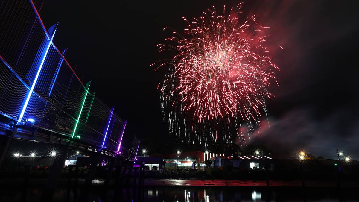 إن Whangārei Fireworks Spectacular يرقى إلى مستوى الاسم مع 9000 متفرج