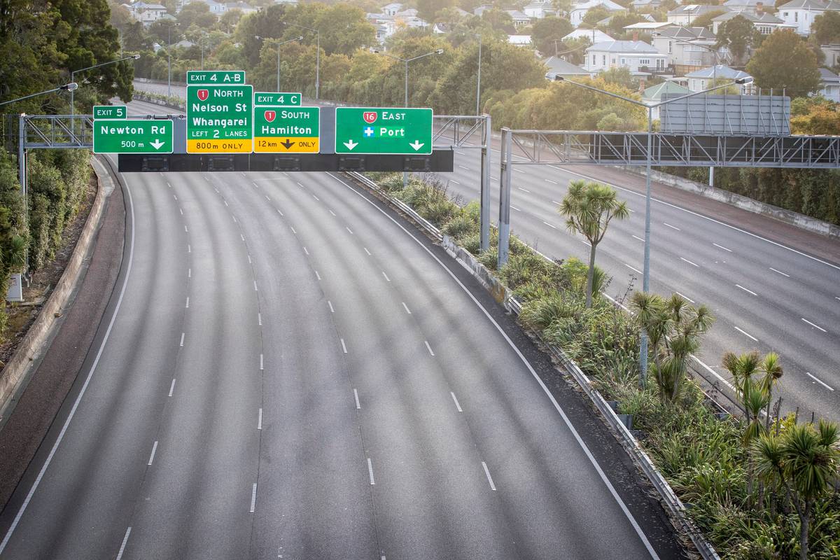 Covid-19 coronavirus: Eerily quiet streets as New Zealand ...