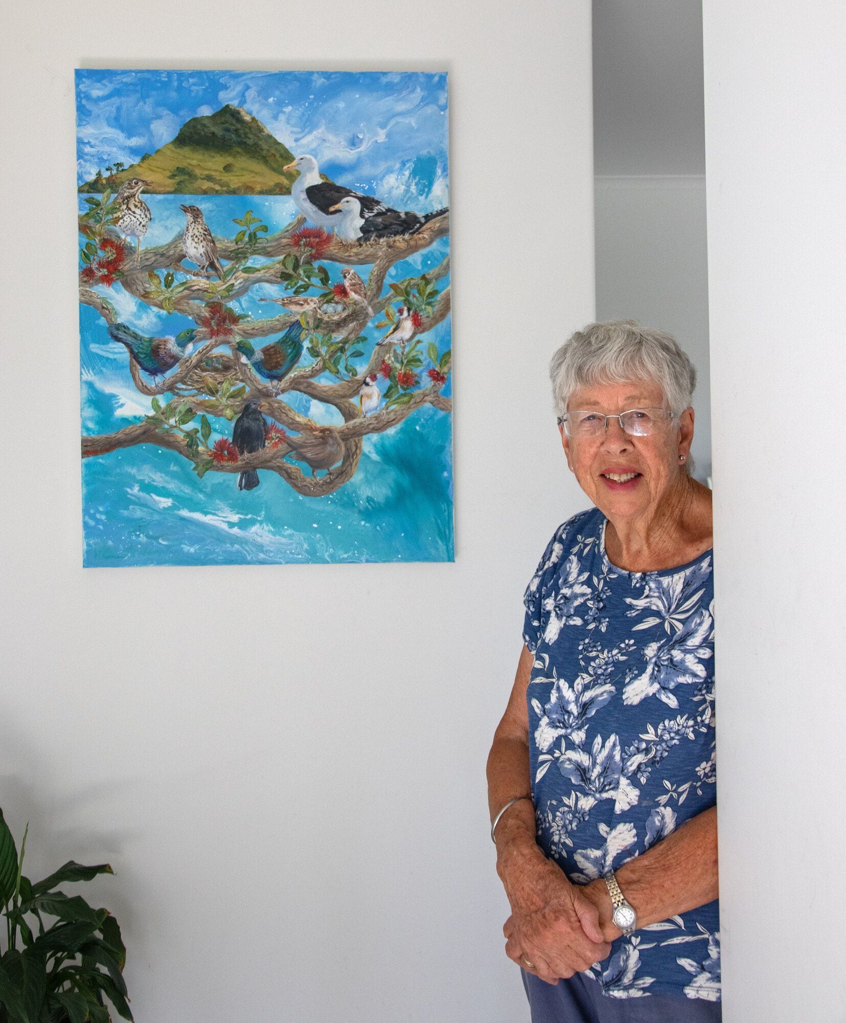Judy Lomas with a painting she completed during the Covid pandemic of some of the photos she saw in her backyard. Photo / Bob Tulloch