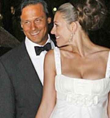 Liz Hurley S Father In Law Weighs In On Wedding Row Nz Herald