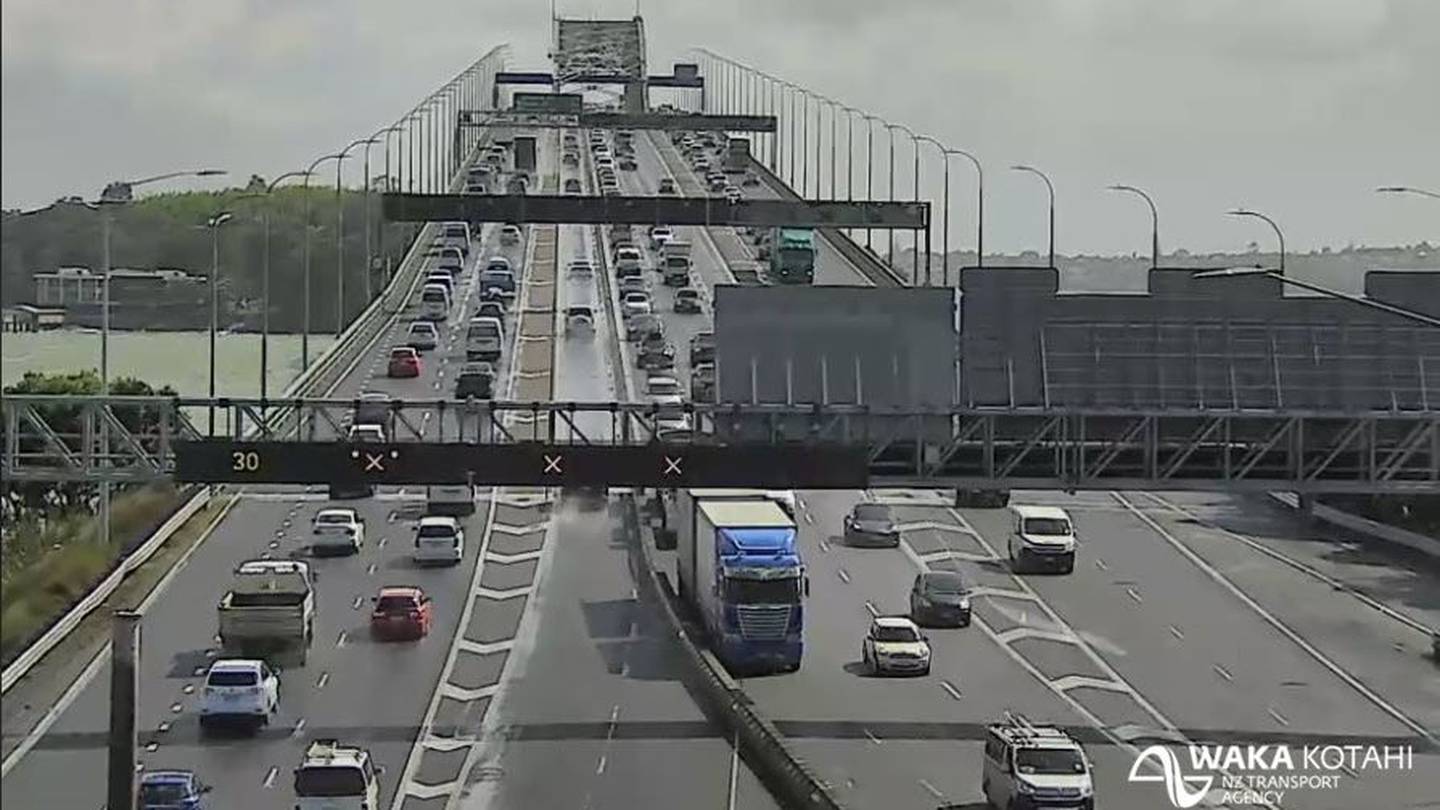 Wind gusts of 98km/h hit Auckland harbour bridge, prompting speed reductions this morning. Photo / Waka Kotahi NZTA