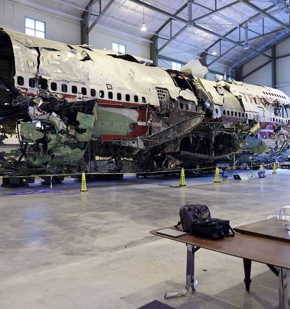Photo: 747 used to test causes for twa flight 800 crash - 